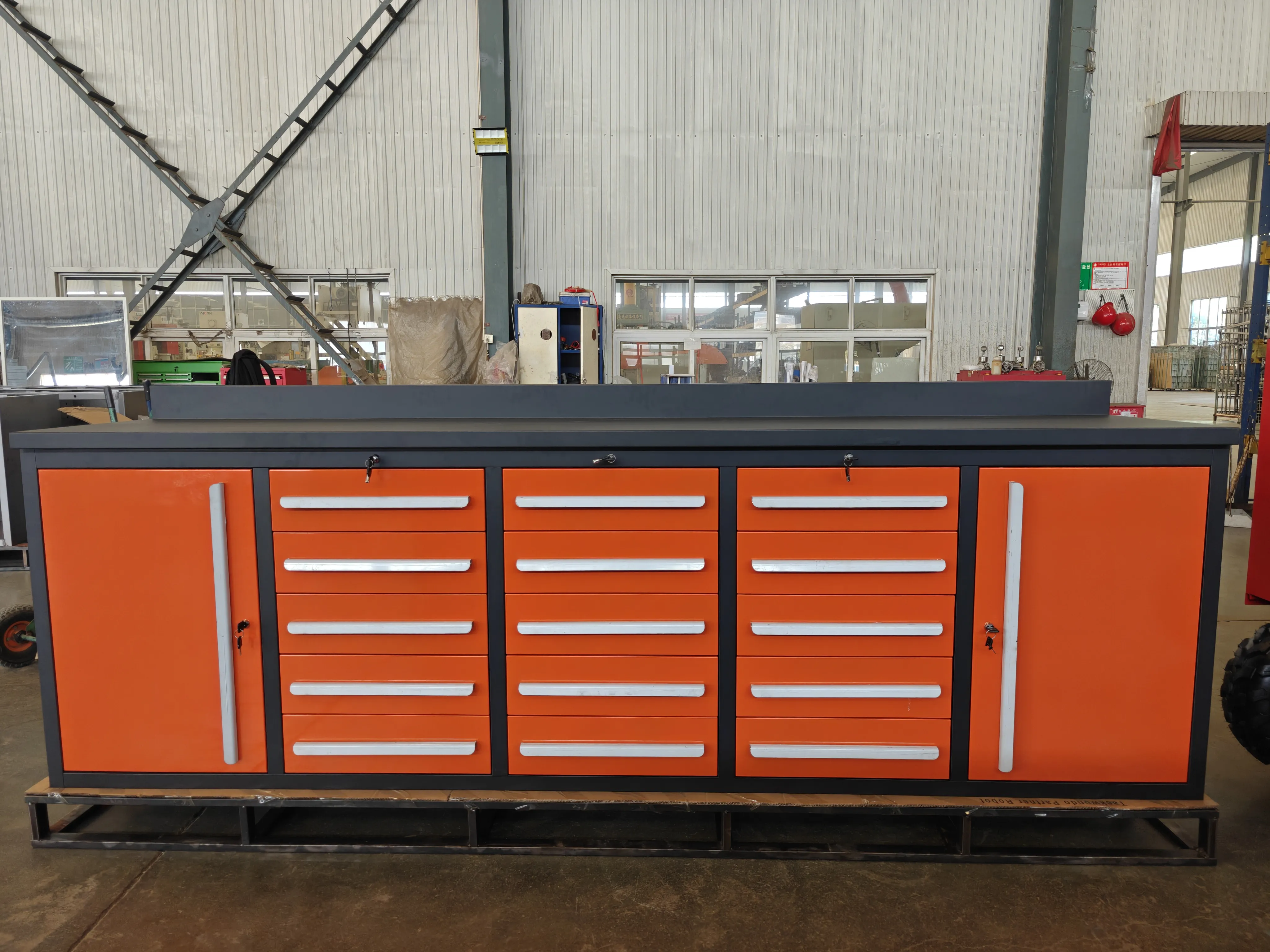Ποια είναι τα χαρακτηριστικά του Orange Tool Workbench;